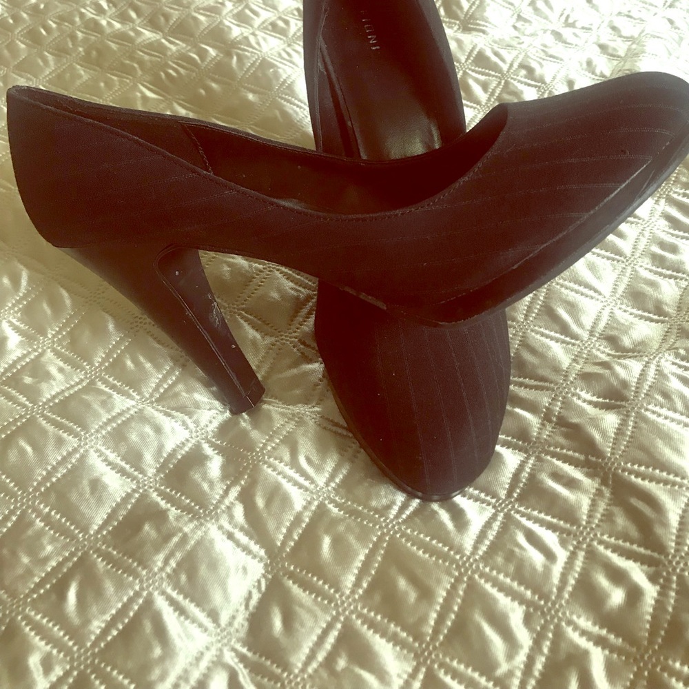 Fioni Pinstripe Black Pump